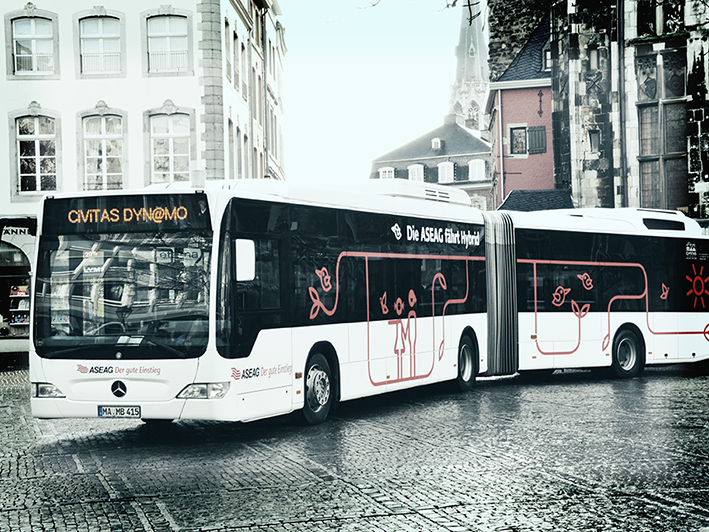Vorstellung des ASEAG-Hybridbusses auf dem Aachener Markt.