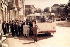 Ein O-Bus am Kaiserplatz 1951.