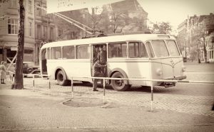 Ein O-Bus am Kaiserplatz 1949.