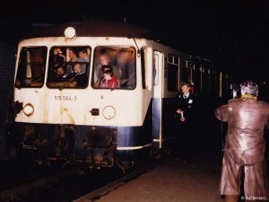 Fahrt des letzten Schienenbusses in 1984. Foto: Rolf Beckers